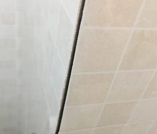 堆龙德庆瓷砖空鼓维修公司分享阳台瓷砖脱落的修复过程可以分为以下几个步骤
