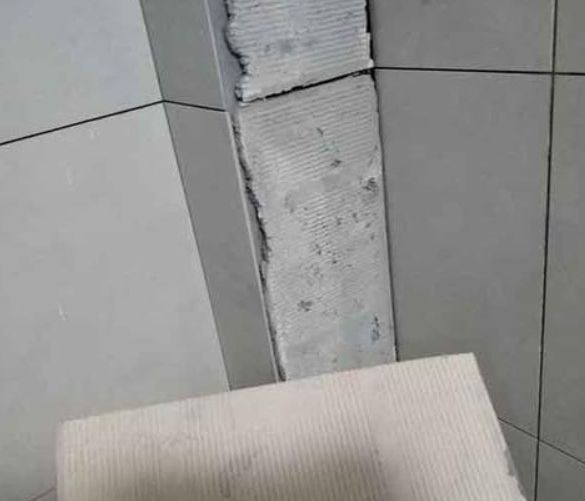 堆龙德庆瓷砖空鼓维修公司分享下厨房瓷砖脱落的补救措施。